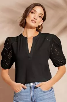 Топ из джерси Broderie с короткими рукавами и v образным вырезом Love & Roses, черный