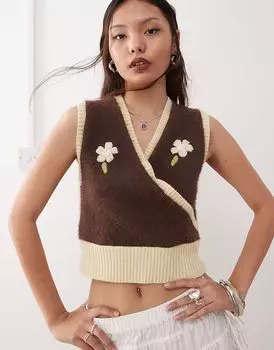 Топ-майка Reclaimed Vintage с запахом коричневого цвета с цветочной вышивкой масляно-желтого цвета