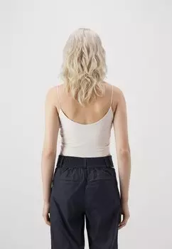 Топ Nike, цвет Mleczny