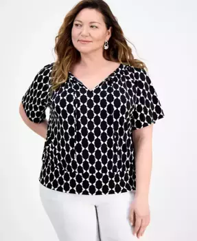 Топ размера плюс с принтом, завязкой и разрезом на шее JM Collection, черный