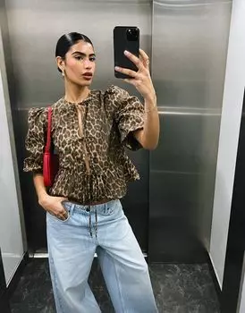 Топ-рубашка с баской и баской из хлопкового поплина ASOS DESIGN с леопардовым принтом