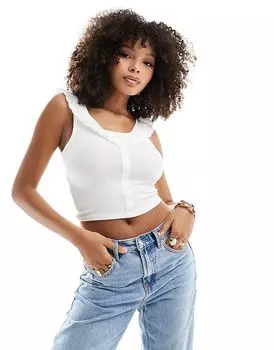 Топ-рубашка с ребристым краем и оборками белого цвета Wednesday's Girl