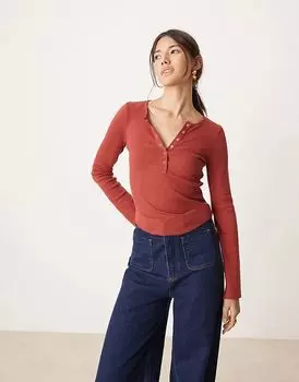 Топ с длинными рукавами хенли с кнопками темно-красного цвета Miss Selfridge