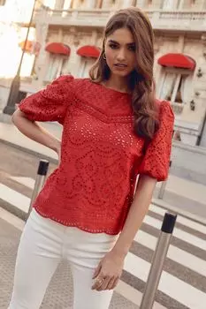 Топ с короткими рукавами и английской вышивкой Friends Like These, красный