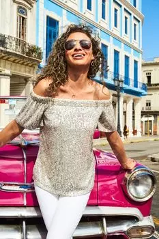 Топ с короткими рукавами и пайетками Sosandar, серебряный