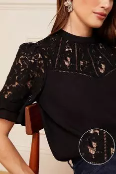 Топ с кружевной кокеткой высоким вырезом и рюшами на рукавах Love & Roses, черный