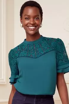 Топ с кружевной кокеткой высоким вырезом и рюшами на рукавах Love & Roses, синий