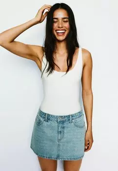 Топ STRAPPY WITH GATHERED DETAIL Bershka, белый