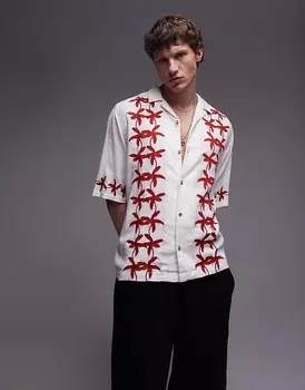 Topman — рубашка свободного кроя с короткими рукавами белого цвета с красным цветочным узором