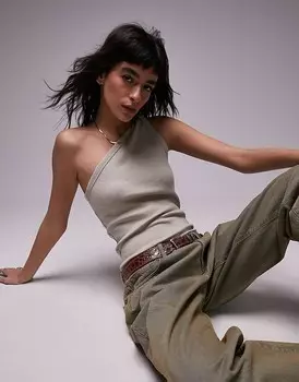 Topshop – базовый топ премиум-класса на одно плечо каменного цвета с ребристой тканью