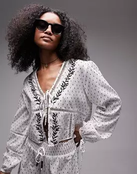 Topshop — белая пляжная рубашка в тон с завязкой спереди и вышивкой