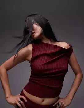 Topshop – Бордовый топ с открытыми плечами, однотонная форма