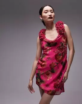 Topshop — короткое платье-комбинация розового цвета с цветочным принтом, воротником-хомутом и объемными рюшами на рукавах