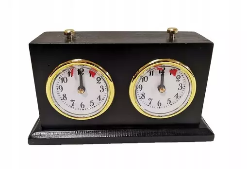 Традиционные ШАХМАТНЫЕ ЧАСЫ на подставке из черного дерева. Caissa