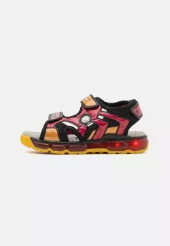 Трекинговые сандалии MARVEL AVENGERS IRON MAN BOY LIGHTS Geox, цвет black/red