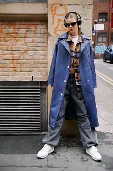 Тренч премиум-класса из искусственной кожи с потертостями Nasty Gal, темно-синий