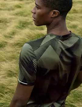 Тренировочная футболка с абстрактным принтом Goodmove, цвет Pine green