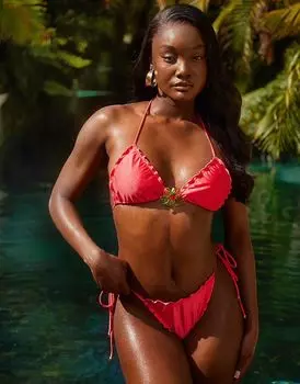 Треугольный бикини-топ South Beach с оборкой по низу и цветочным узором кораллового цвета