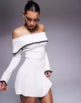 Трикотажное мини-платье Missyempire с защипом в виде бардо и кружевной отделкой белого цвета