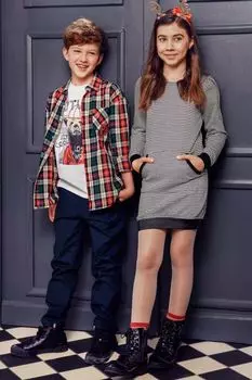 Трикотажное платье Coccodrillo в ломаную клетку с длинными рукавами