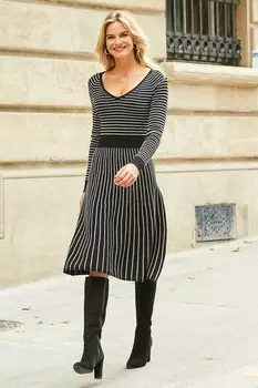 Трикотажное платье приталенного кроя Sosandar, черный