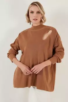 Трикотажный свитер с полуводолазкой и деталью на плечах 6321059 Lela, коричневый