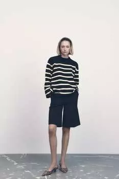 Трикотажный свитер в полоску с рукавами на кнопках ZARA, черный экру