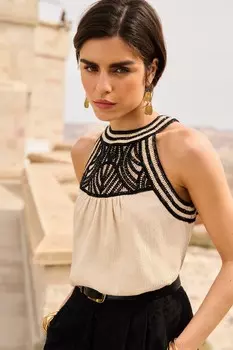 Трикотажный топ с вырезом бретелькой Love & Roses, черный