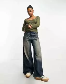 Трикотажный топ в рубчик цвета хаки со шнуровкой в форме сердца и расклешенными рукавами Miss Selfridge