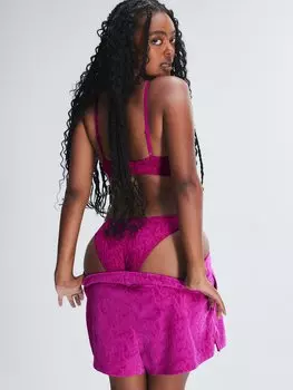 Трусики бикини Savage X Fenty Cotton Essentials String, цвет Purple Passionfruit Signature Script Print