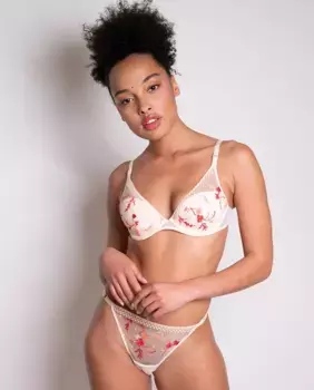 Трусики-стринги из тюля с вышивкой Suzy Passionata, кремовый