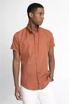 Tudors Slim Fit с коротким рукавом и воротником на пуговицах, поплиновая оксфордская мужская рубашка TUDORS, корица