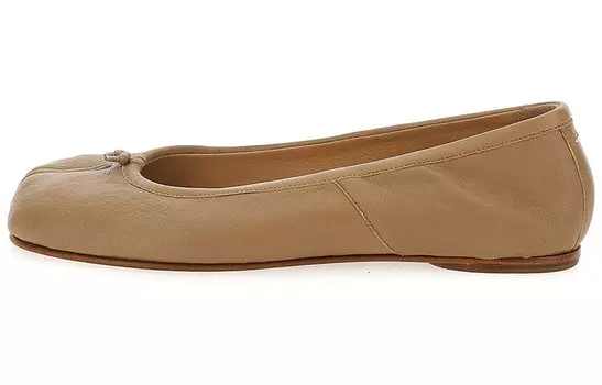 Туфли-балетки Maison Margiela Tabi, бежевый