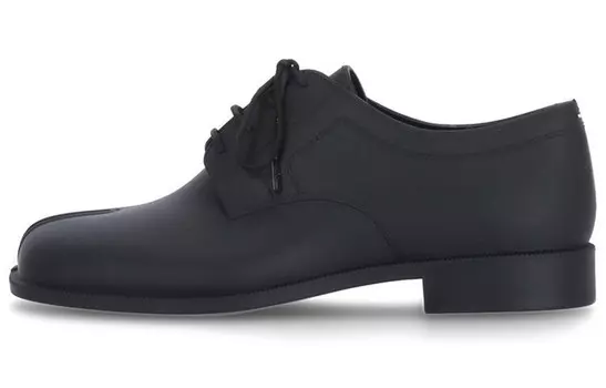 Туфли-броги Maison Margiela Tabi на шнуровке, черный