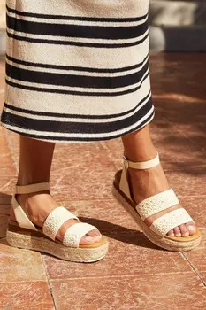 Туфли Daria на танкетке с двумя ремешками вдохновленные эспадрильями Linzi, белый