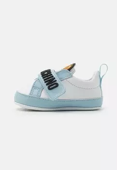 Туфли для ползания UNISEX MOSCHINO, цвет white/sky blue/black