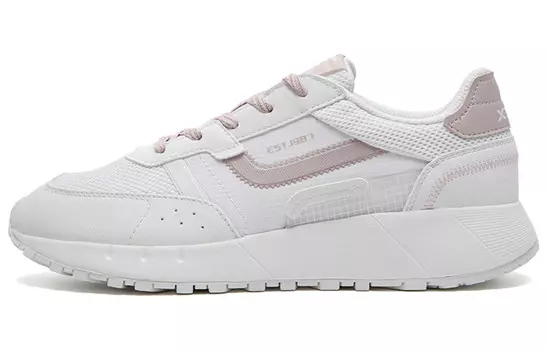 Туфли для повседневной носки женские с низким верхом Sail белые/светло-фарфоровая пудра Xtep