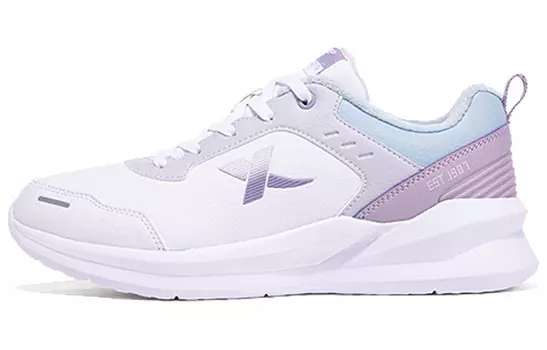 Туфли Lifestyle женские с низким верхом белые/фиолетовые/орхидейные Xtep