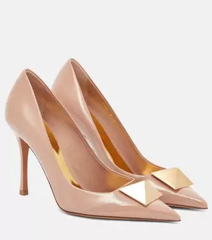Туфли-лодочки One Stud из лакированной кожи Valentino Garavani, нейтральный