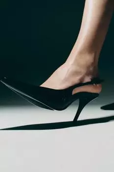 Туфли на каблуке с лаковой отделкой ZARA, черный