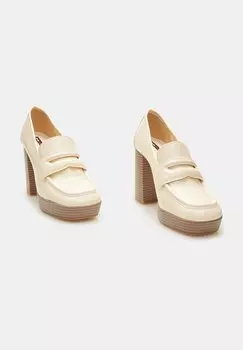 Туфли на платформе Bata Red Label Bata, белые