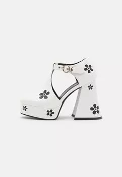 Туфли на платформе LAMODA