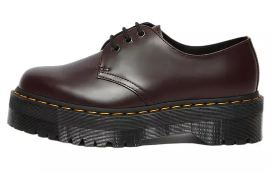 Туфли на платформе унисекс с низким верхом бордового цвета Dr.Martens