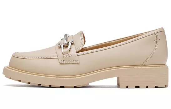 Туфли на платформе женские низкие песочные Clarks