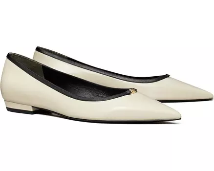Туфли на плоской подошве Tory Burch Double T Buckle Pointed Toe Flats, цвет Light Cream/Perfect Black