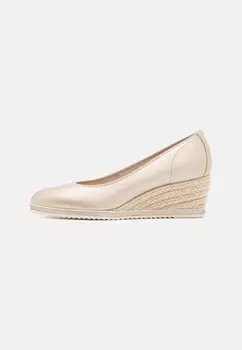 Туфли на танкетке Tamaris, цвет light gold