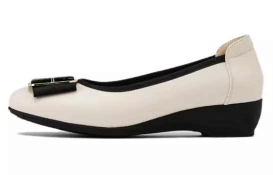 Туфли на высоком каблуке женские бежево-белый Aokang