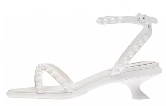 Туфли женские Miu Miu с клепками, белый