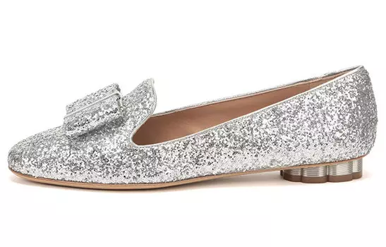 Туфли женские низкие Ferragamo, серебристый