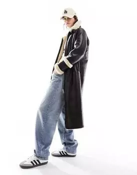 Удлиненная дубленка шоколадного цвета Bershka